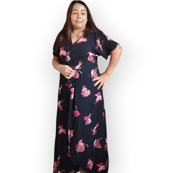 Reitmans Women's Large Black and Pink Floral Maxi Wrap Dress - Picture 2 of 5
